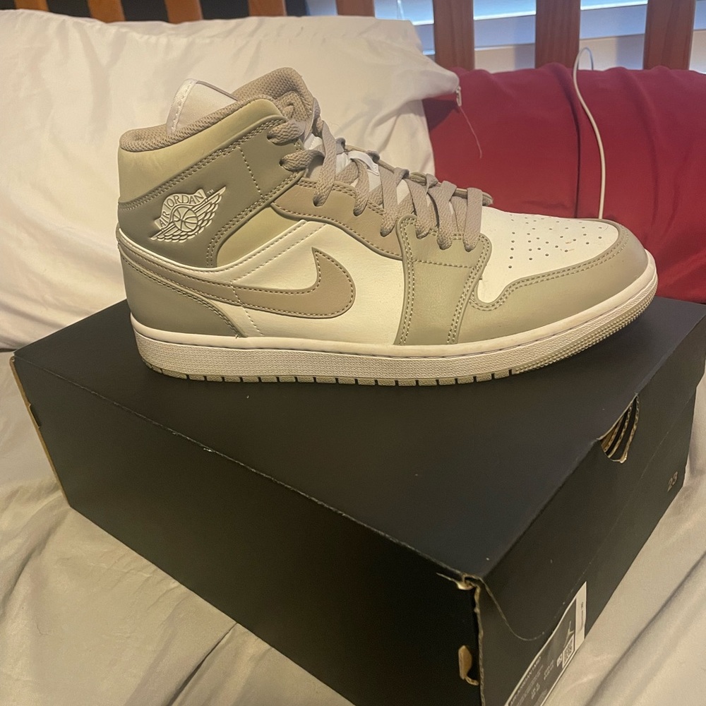 Jordan 1 Mid College Grey size 10
